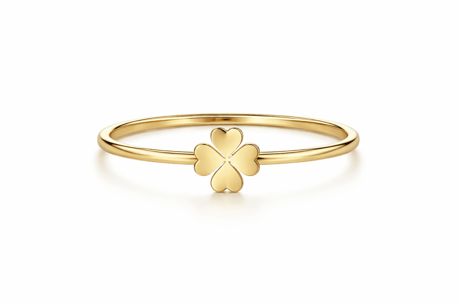 Anel Belle Trevo em still life editorial.