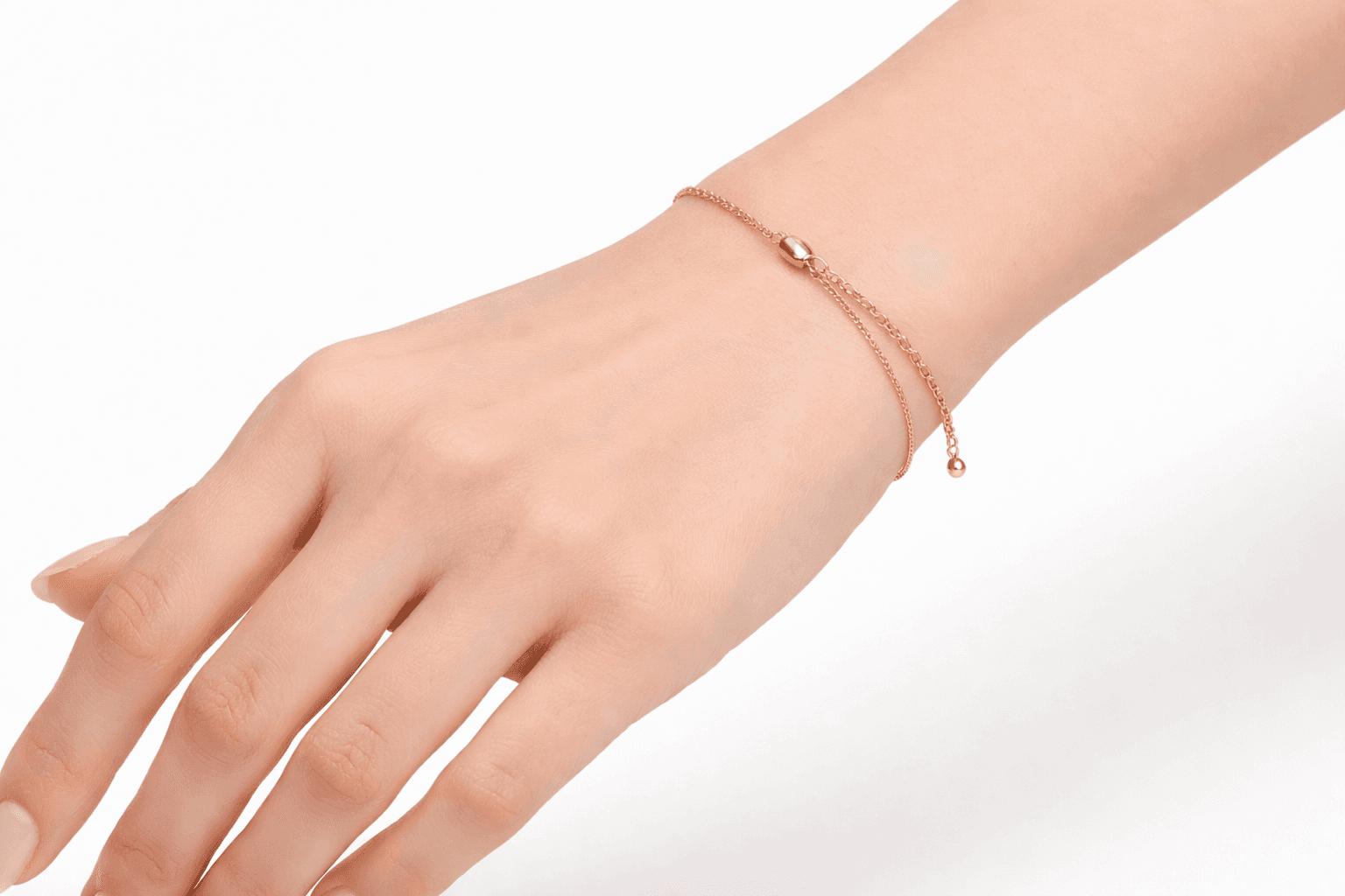 Pulseira Aura Elos Finos em uso.