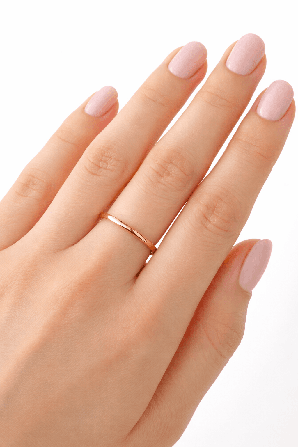 Anel Aurora Dourado sendo usado