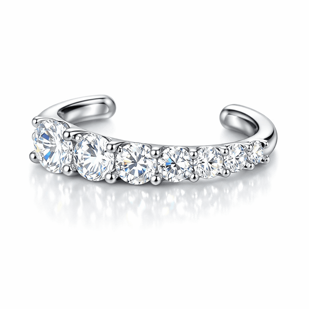 Brinco Stella Ear Cuff em still life editorial.