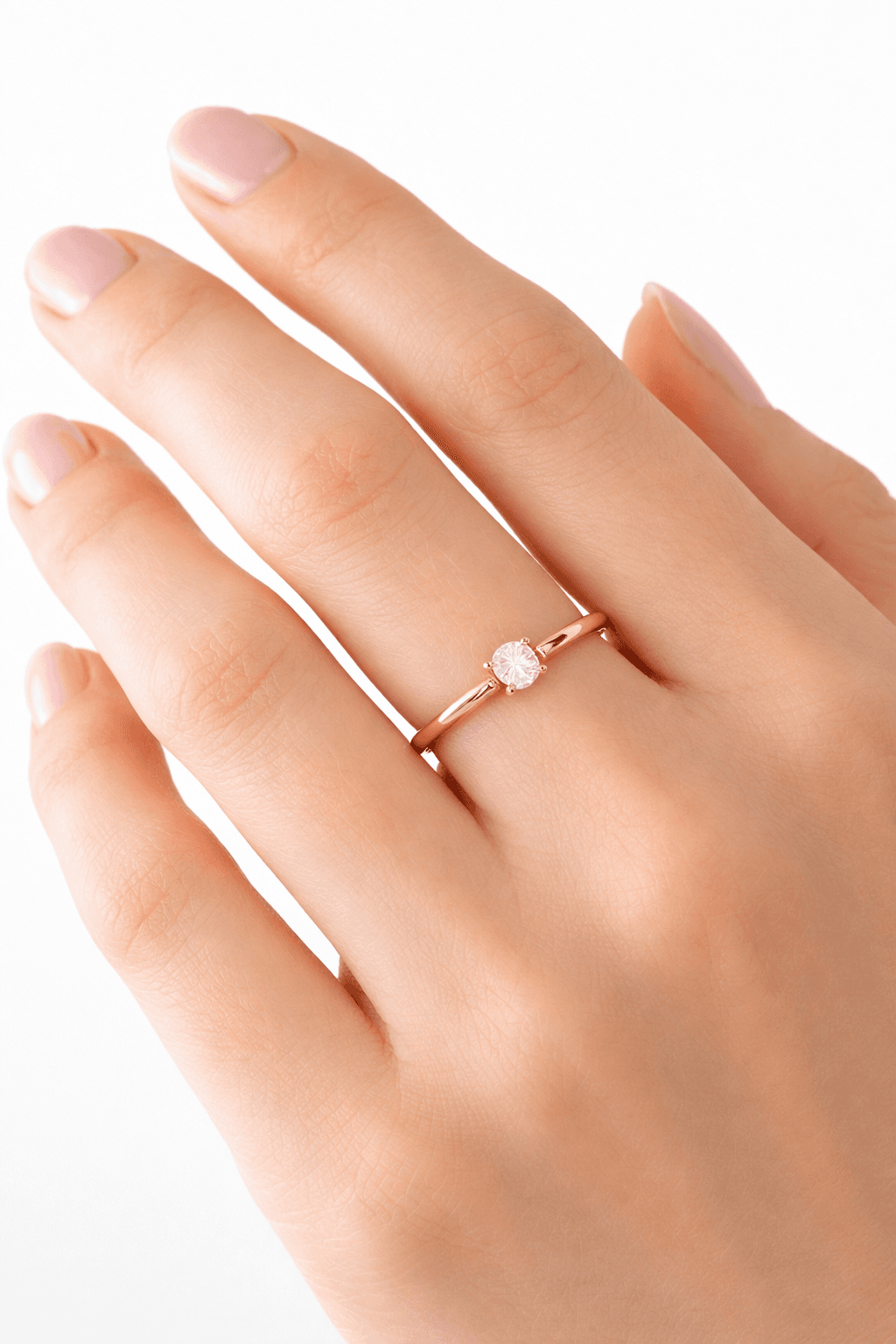 Anel Luna Cristal em uso.