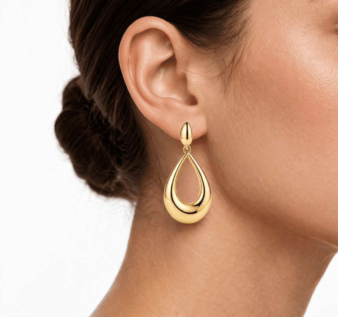 Brinco Serena Gota sendo usado